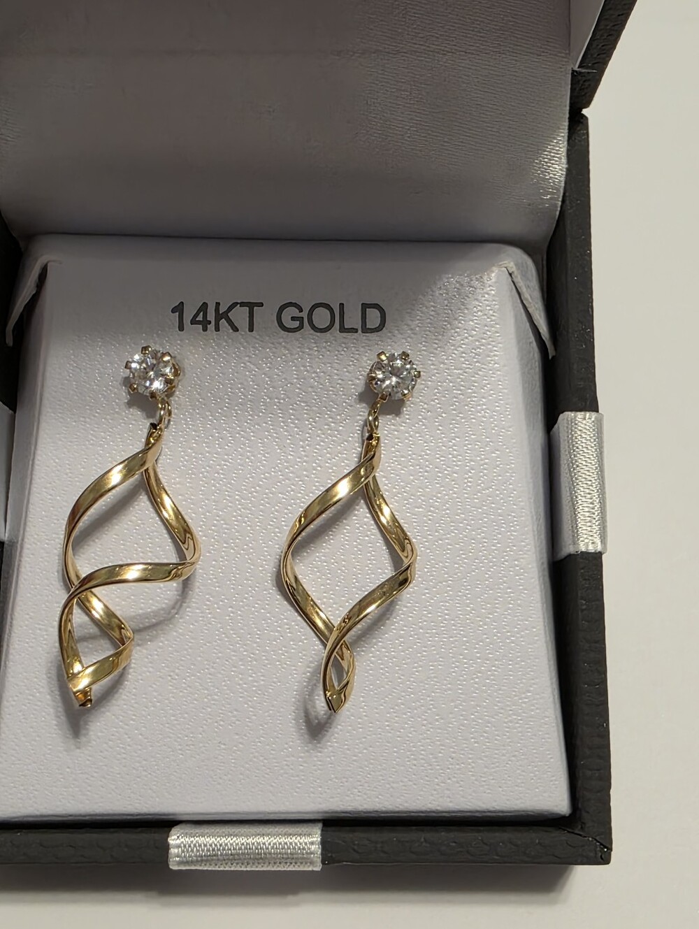 14K yellow gold drop earrings